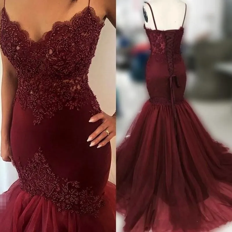 Nieuwe Kralen Bourgondië Mermaid Prom Dresses Sexy Sheer Spaghettibandjes Corset Ruches Rok Sweep Trein Avondjurk Formele Toga Nieuwe Kralen Bourgondië Mermaid Prom Dresses Sexy Sheer Spaghettibandjes Corset Ruches Rok Sweep Trein Avondjurk Formele Toga