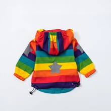 Chaqueta con capucha para bebé y niña, ropa con protector solar, chaqueta de rayas del arco iris, manga larga, primavera y otoño, 2 años