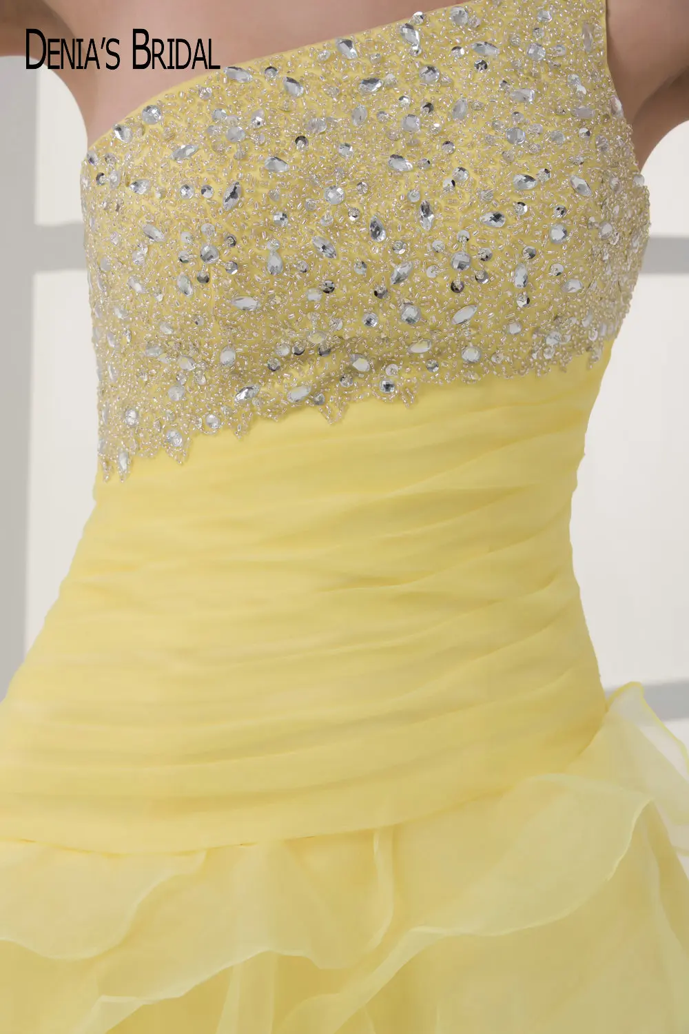 2017 короткие желтые коктейльные платья с вырезом без бретелек оборками из бисера