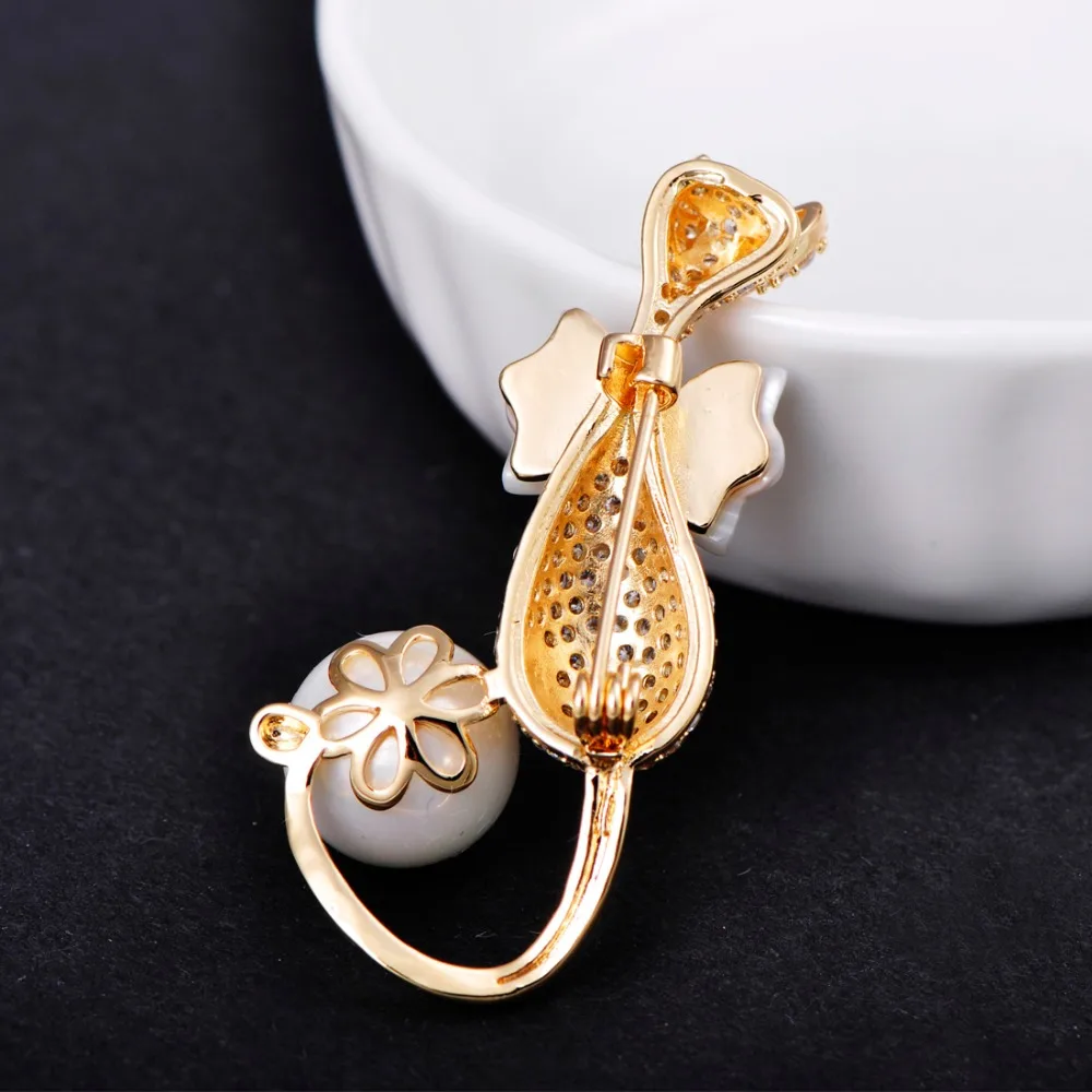 Blucome Exquisite Cat Brooch Cubic Zircon Animal Jewelry Women Girls Sweater Collar Pins Banquet Gathering Accessories Presents