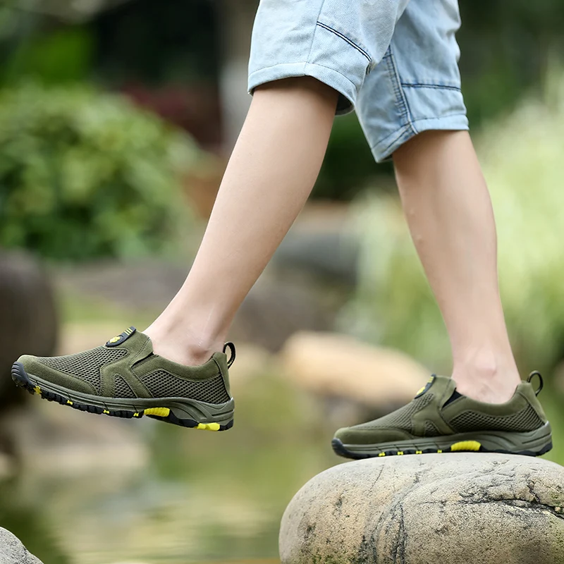 Мужская Уличная обувь; мужские кроссовки; Мужская прогулочная обувь из сетчатого материала; нескользящая защитная обувь; дышащая мужская повседневная обувь - Цвет: Армейский зеленый