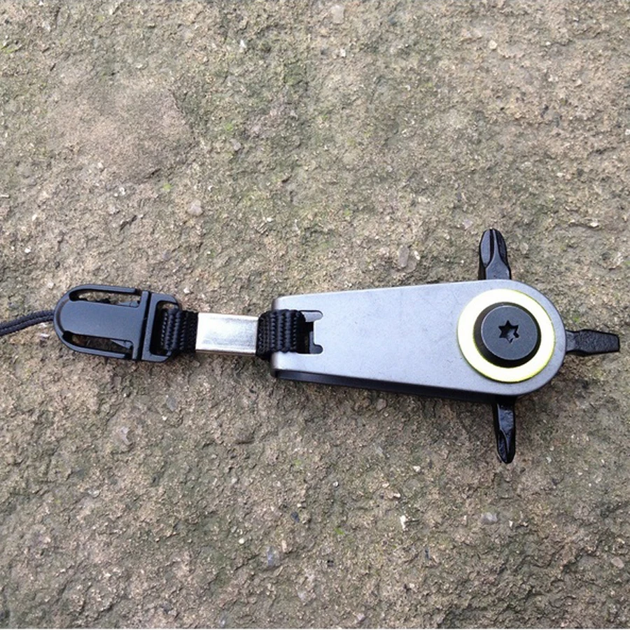 

Outdoor camping EDC pocket Tool Stainless Steel Screwdriver Multipurpose mini Keychain Portable small pendant for hiking