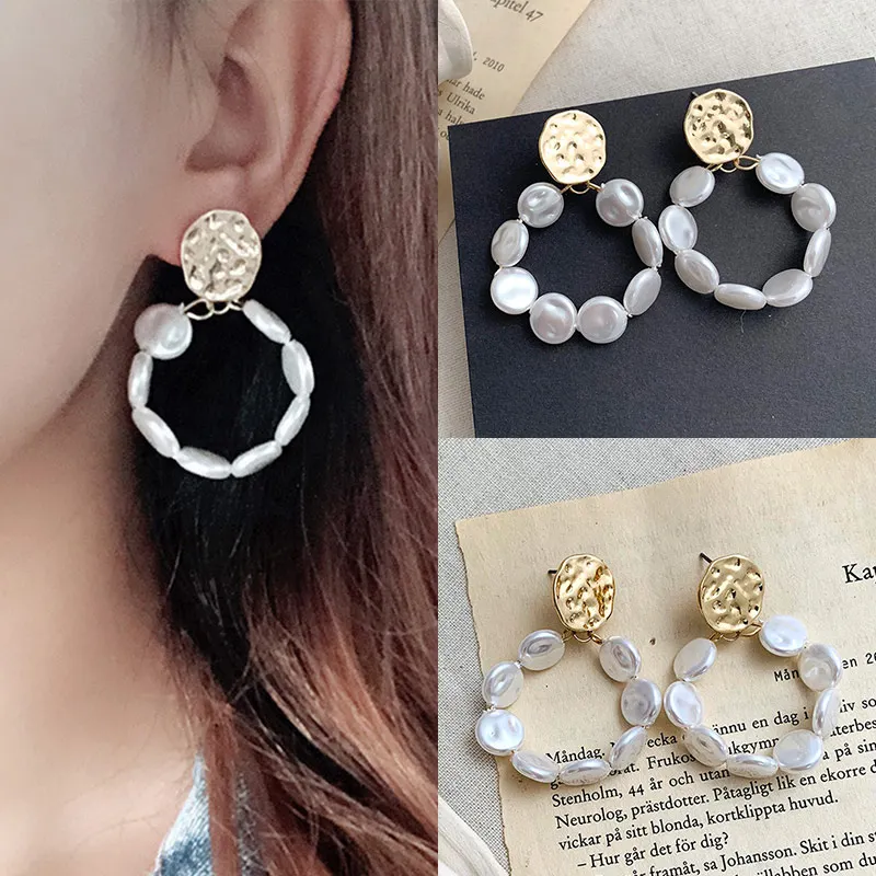 

2019 New Korean Classic Resin Earings Women Elegant Statement Earrings Wild Flat Gold Pearl Metal String Round Ears Jewelry