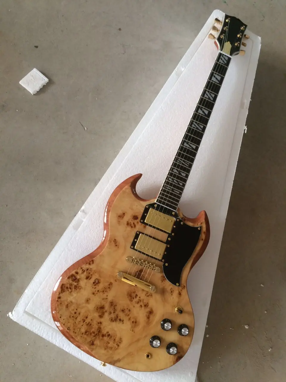 

Electric Guitar/Anmiyue Mahogany Hardware Guitar/High Quality Electric Guitar