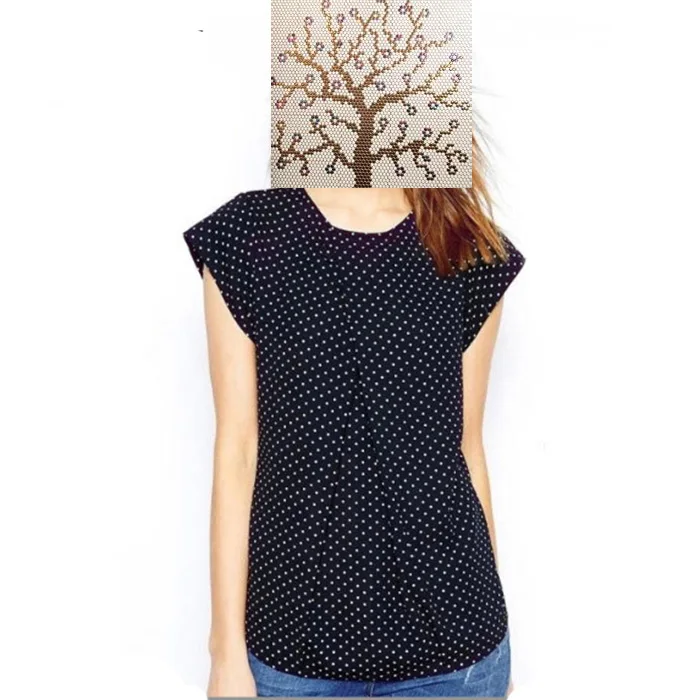 women black t shirt