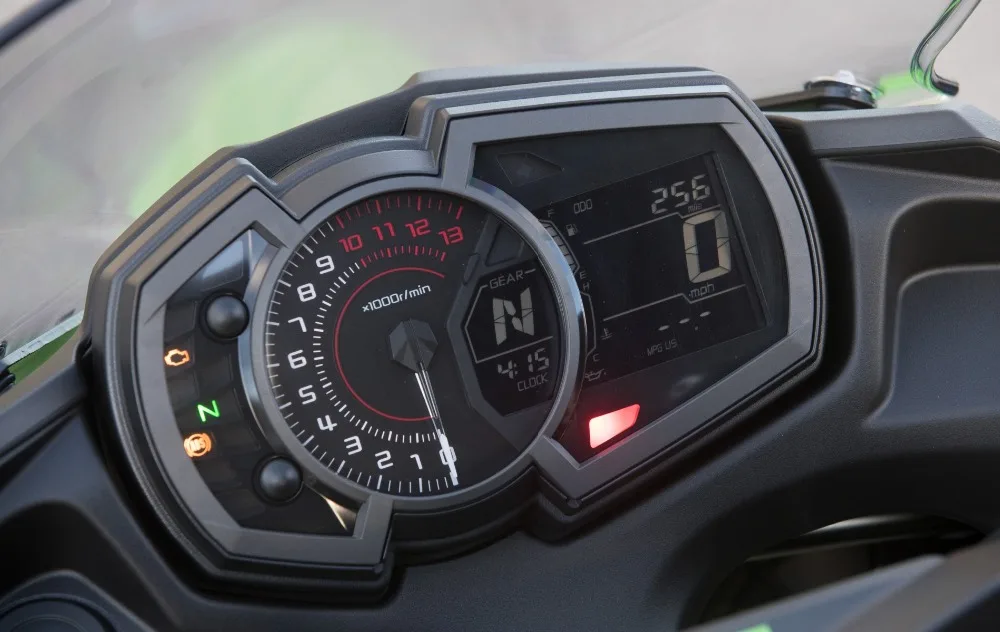 2017_Kawasaki_Ninja_650_dash