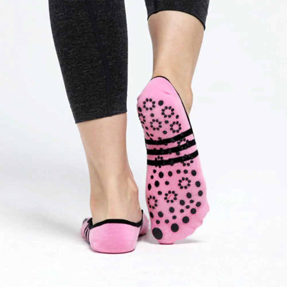 Hot Breathable Anti-friction Women Yoga Socks Silicone Non Slip Pilates Barre Breathable Sports Dance Socks Slippers With Grips