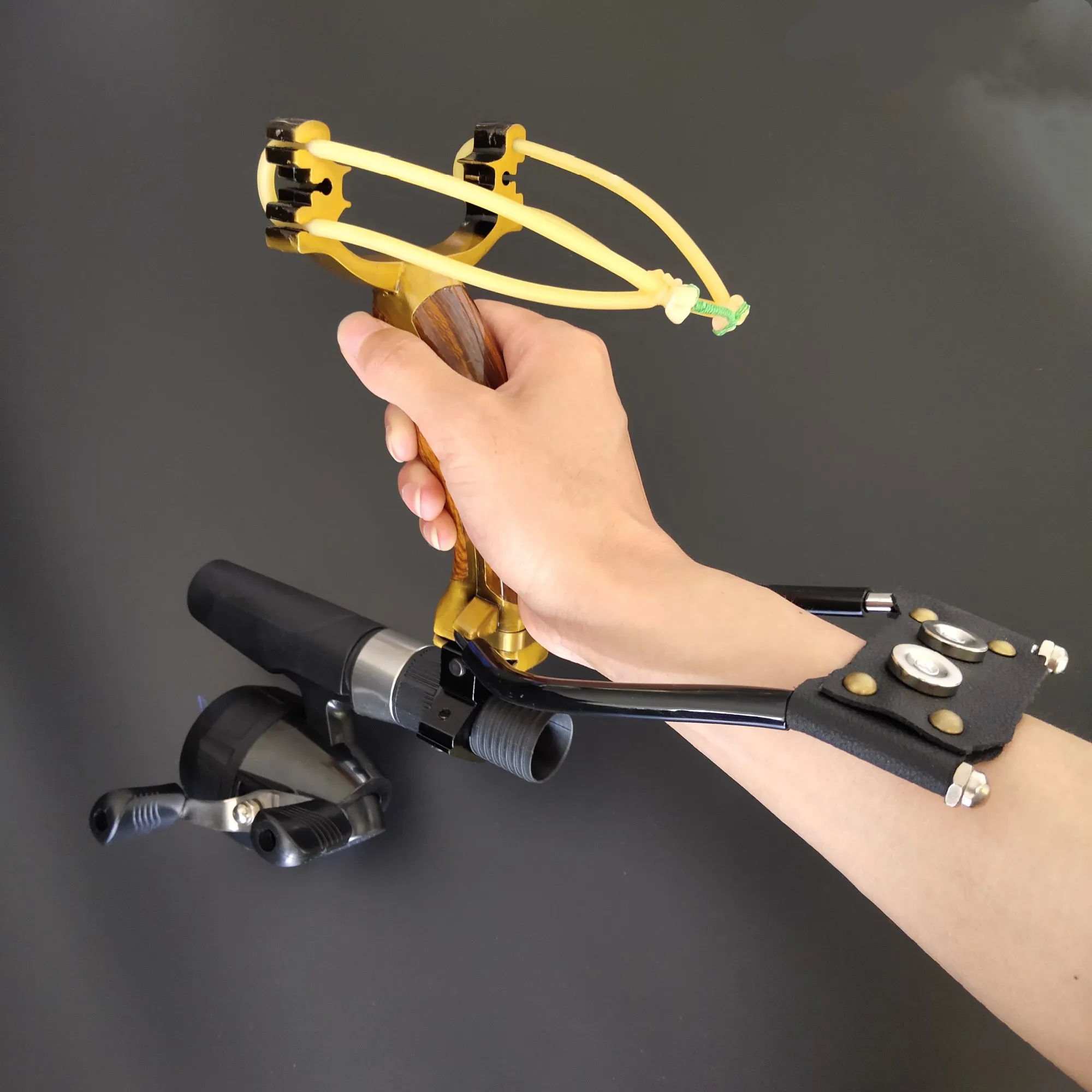 

Powerful Hunting Slingshot Rubber Band PU Leather Professional Tactical Wrist Fishing Slingshot With Fishing Wheel Outdoor Tools