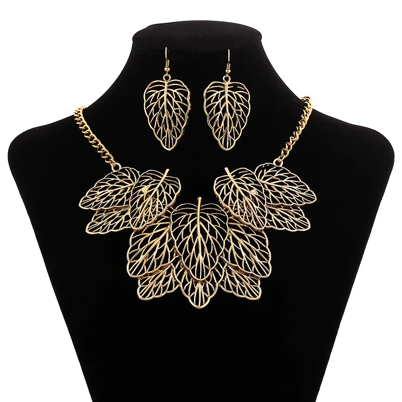 

2019 fashion female Bohemia pattern leaves multilayer pendants necklaces exaggerated Punk Metal Jewelry Choker necklace