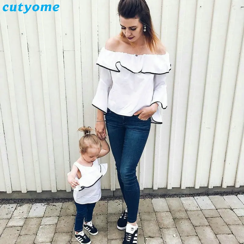

Family Look Mother And Daughter Matching Clothes Off Shoulder Sleeve White T-shirt For Mom Daughter Princess Tee Tops Clothing