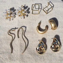AOMU дизайн Необычные матовые витые металлические золотые полые жемчужные квадратные треугольные геометрические серьги-гвоздики для женщин