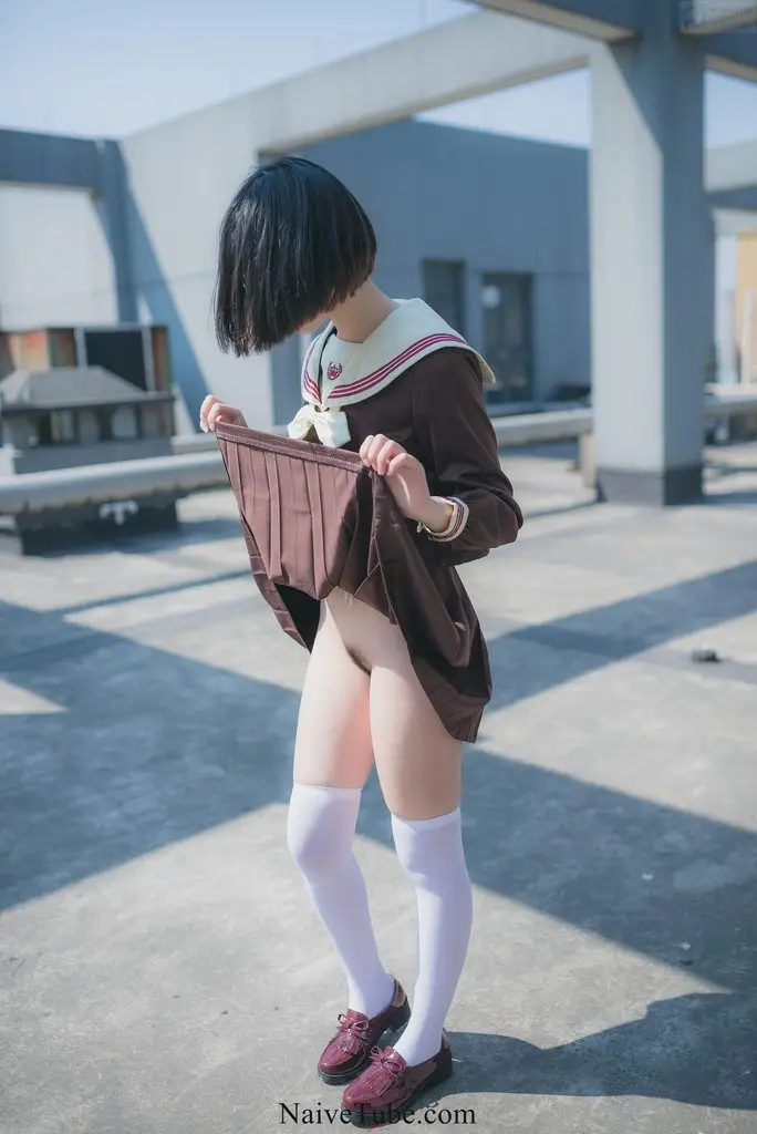 Outdoor asian short hair watching