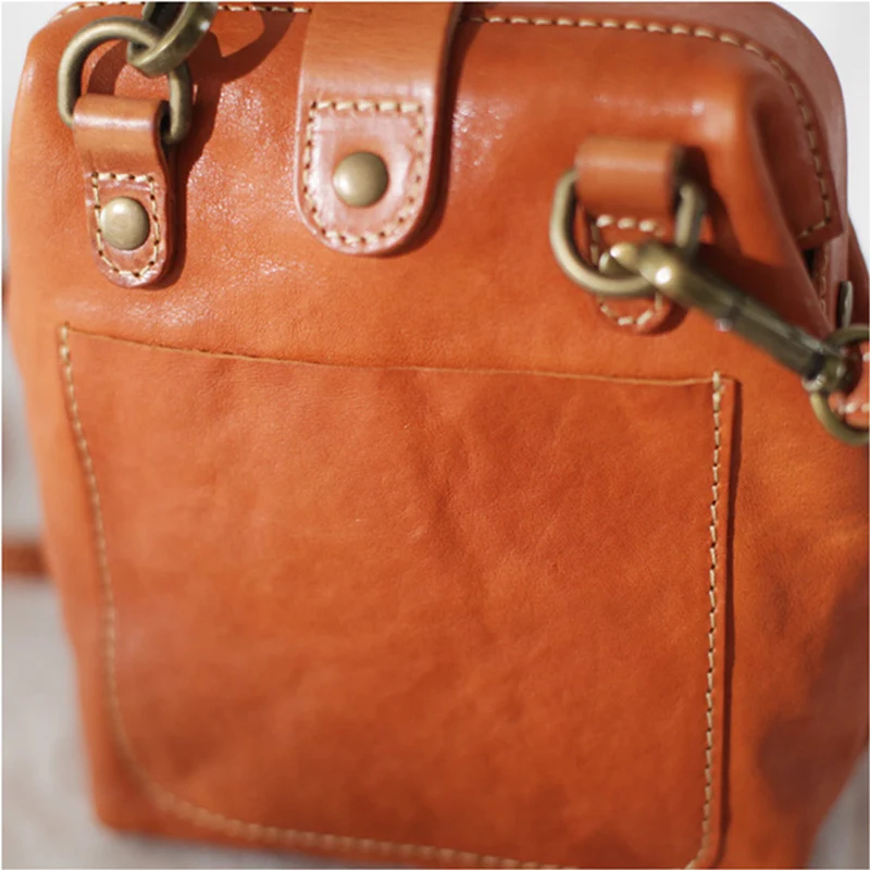 AETOO Handmade bucket Baomong bag teen bag fashion retro doctor Baokang bag leather shoulder oblique carry small bag