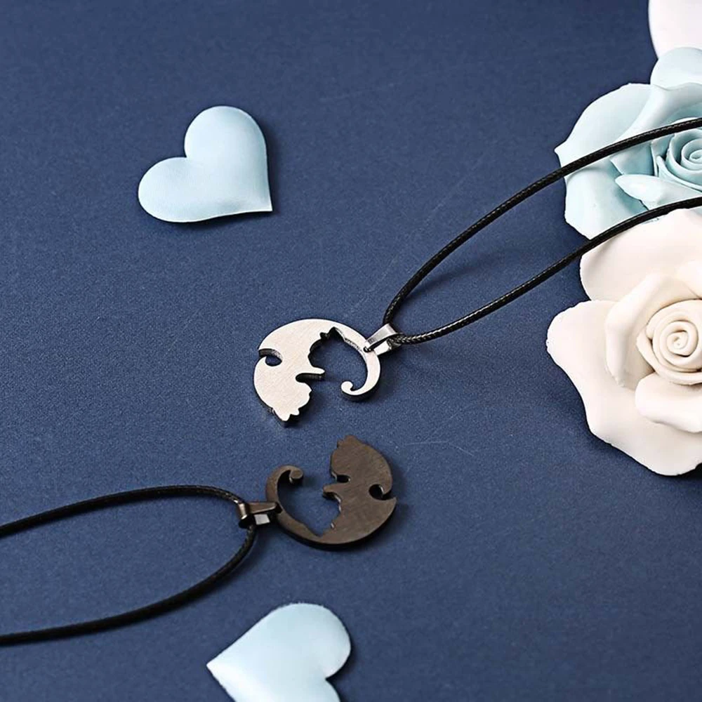 

Black White Cat Embrace Couples Necklaces Rope Chain Jewelry Romantive Round Shape Lovers Stitching Pendant Necklace 2018