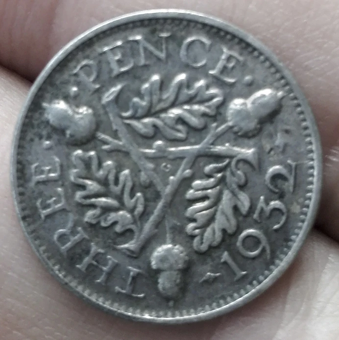 

15mm 3 Pence Coin George V The United Kindom