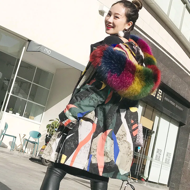 Женское пальто с абстрактным принтом, парка с подкладкой из натурального меха, Женское пальто, большой мех енота, новинка, разноцветная куртка для щуки