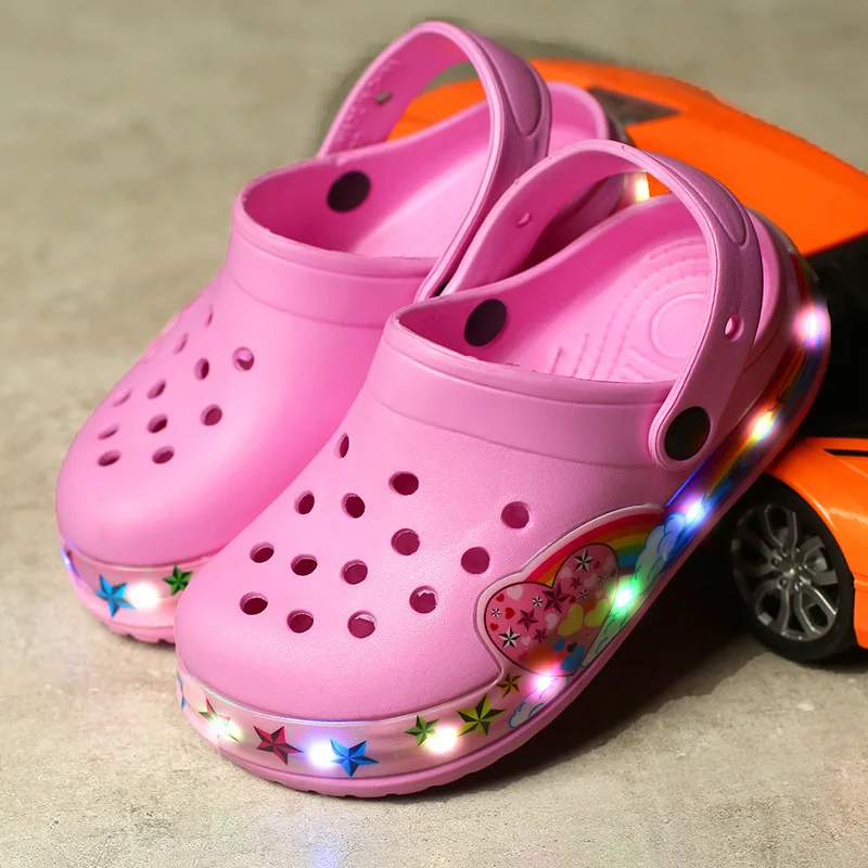 Дети освещение сандалии мальчики девочки светящиеся летние пляжные сандалии светодиодный обувь для детей из мультфильма «Тачки»; отверстие Повседневная дышащая обувь с внутренним каблуком, 24-35