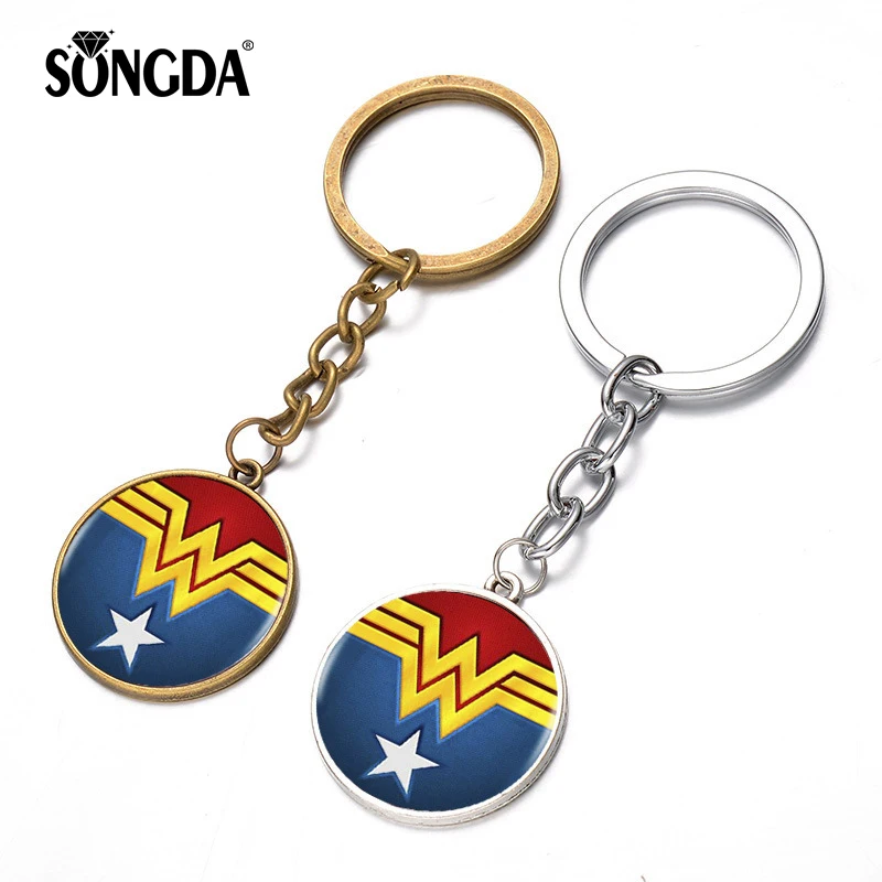 

SONGDA Hippie Retro Comics Style Wonder Woman Keychain Superhero Justice W Logo Glass Dome Badge Key Ring Classic Movies Jewelry
