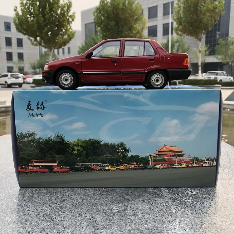 Литой автомобиль модель Yiqi китайский Тяньцзинь Xiali TJ7100 седан 1:18(красный)+ маленький подарок