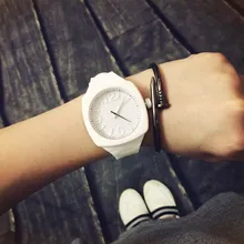 Mode Tendance Sport Carré De Gelée De Sucrerie Coréenne Silicone Quartz Montre-Bracelet Cadeau pour Les Étudiants Amoureux Femmes Dames