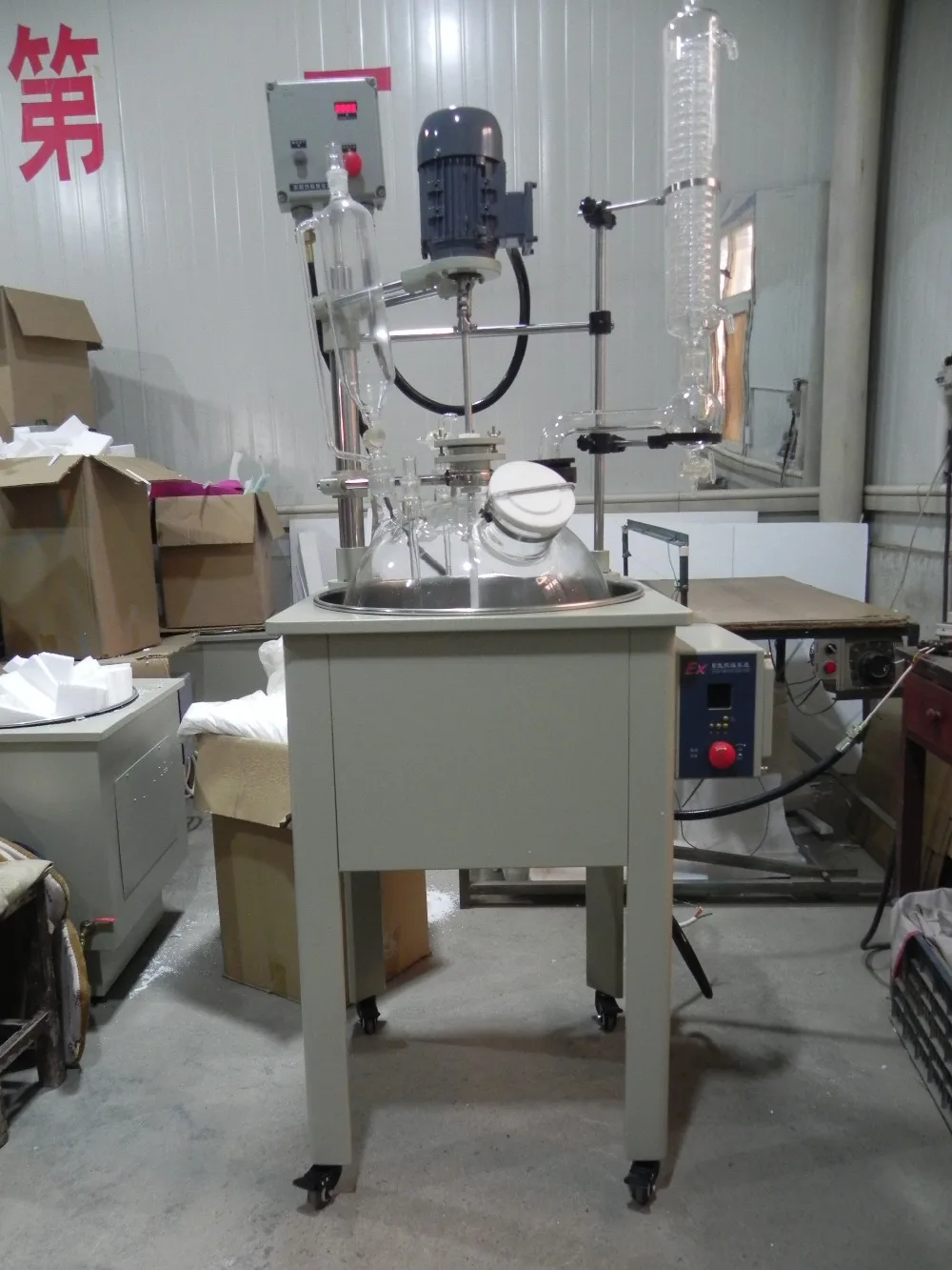 Single glass reactor with ex