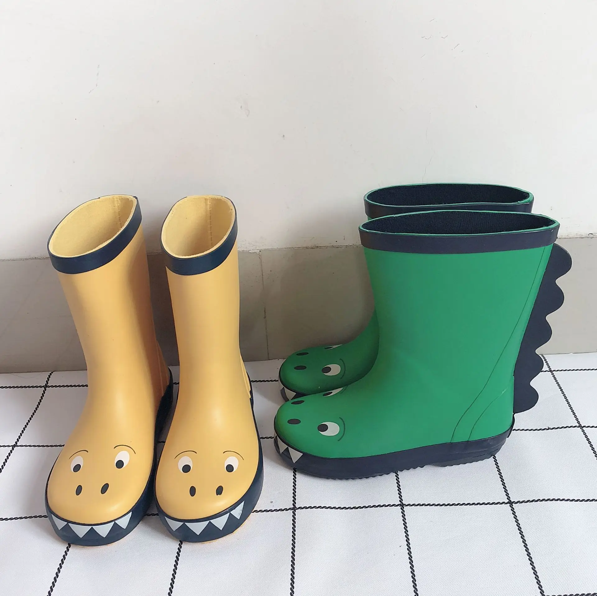Детская и Девичья модная обувь для дождливой погоды с маленьким динозавром; милые модные водонепроницаемые и Нескользящие Детские непромокаемые сапоги
