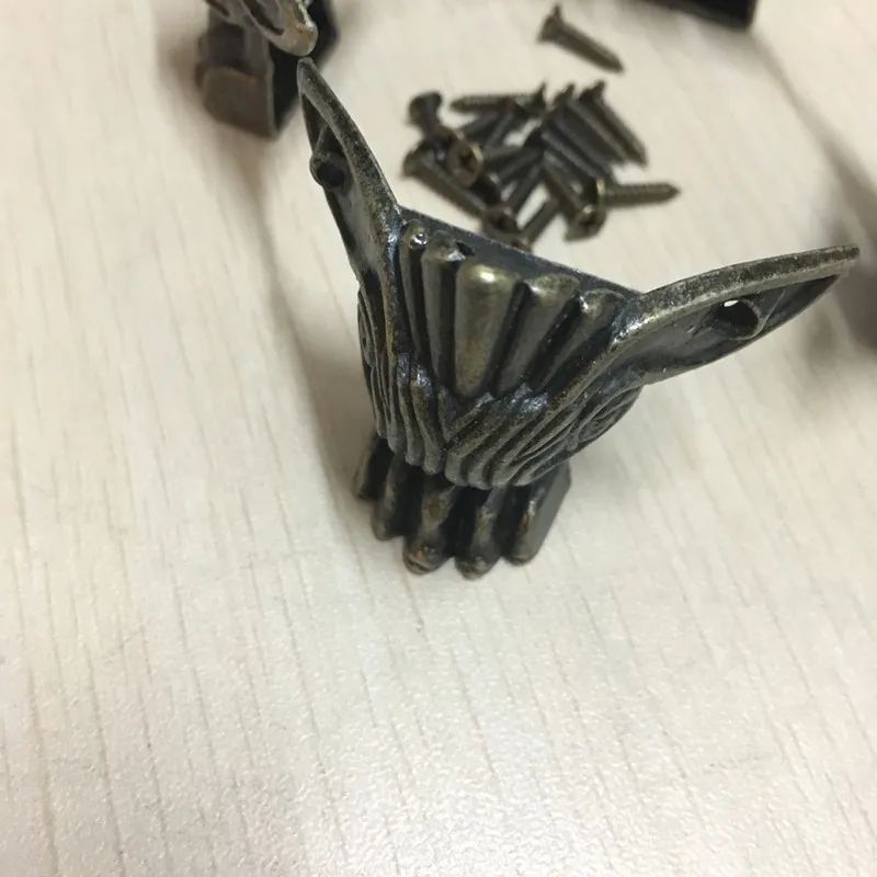 Antique-Zinc-Alloy-Wooden-Box-Corner-Feet-Desk-Edge-Jewelry-Wine-Box-Furniture-Leg-Corner-Protect (3)