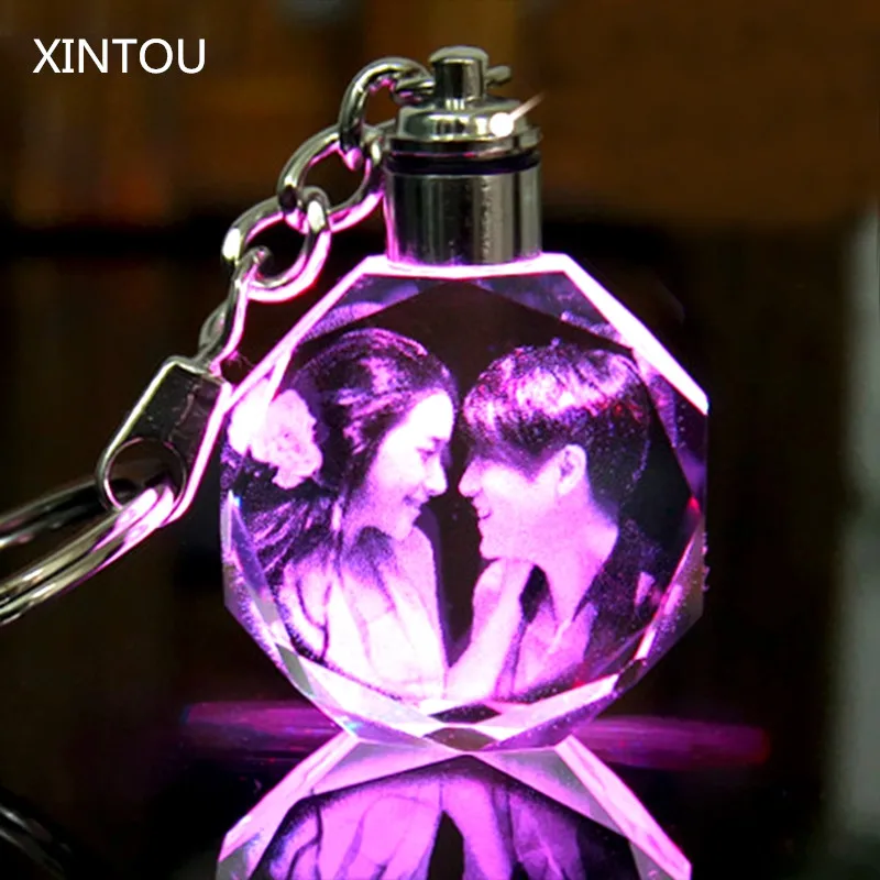 

XINTOU Crystal Photo Frame Keychain LED Light Hanging Pendant Laser Engraved Cuatomized Cadre Photo Wedding Souvenir Gifts