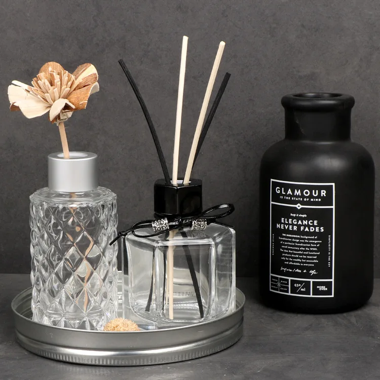 

New arrival Nice Shape Perfume bottle with 4pcs Rattan Hexagon or Round Shape Glass Fragrance Bottle Scent Glass Container Gift
