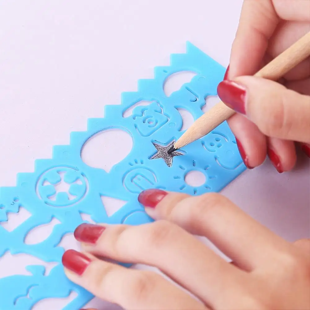

1Pcs/4Pcs Multi-functional Hollowed-out Drawing Ruler Sculpture Tool Painting Stationery with Various Patterns