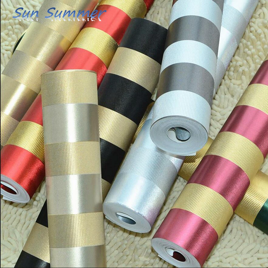 

Gold foil reflective color vertical stripes gold and silver black red wallpaper corridor aisle background wallpaper