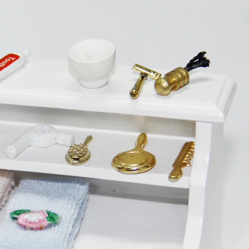 4pcs Dolls House Miniature 1:12 Plastic Hair Dryer, Mirror & Comb Bathroom Supplies Set