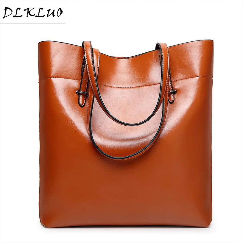 

2017 Tide fashion tote bag two layer of leather leather bag a big bucket on behalf of Europe and the big bag