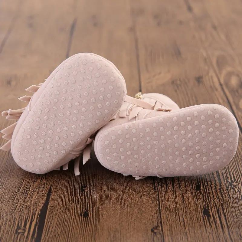 Moccs/мокасины для новорожденных девочек и мальчиков; однотонная обувь с бахромой; мягкая детская нескользящая обувь