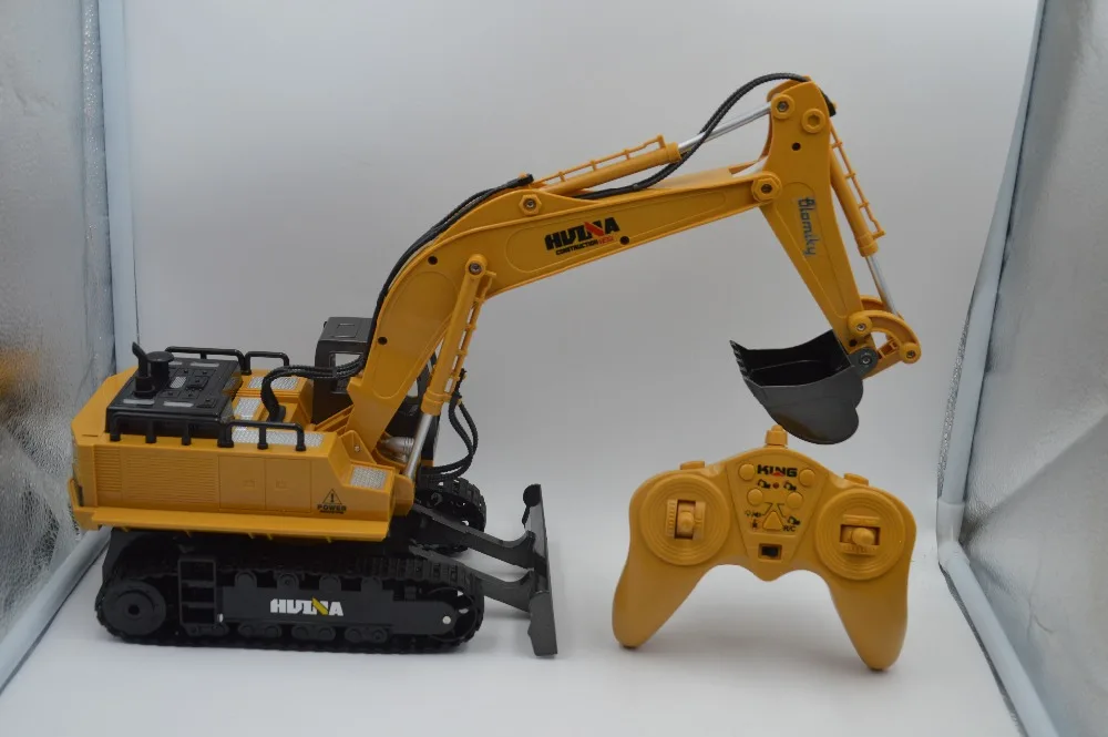 Huina RC Excavator 2.4G 11CH Metal Remote Control Engineering Digger