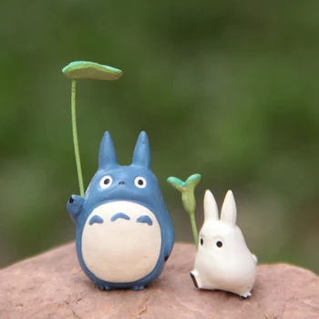 

My Neighbor Totoro Cute Figure Toys Cute Miyazaki Hayao White & Blue Totoro With Leaf Resin Action Figures Collection Model Toy