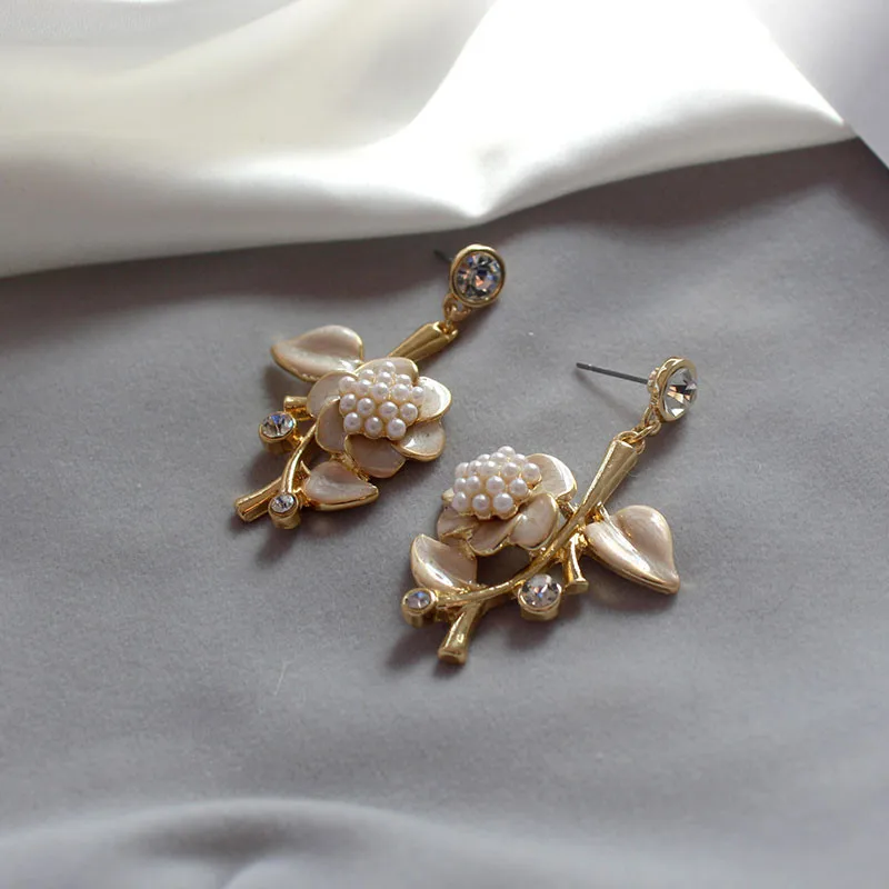 

Rhinestone Statement Earrings For Women Flower Drop Dangle Earring 2018 Pearl Gold Alloy Leaves Earing Wedding Jewelry ABE116