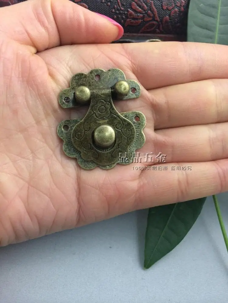 

43*36mm DIY gift box Hasp Box buckle Lock Metal flower buckle Covered button Hinge buckle Hardware luggage accessories wholesale