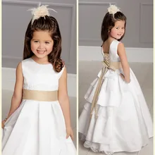 Довольно платье-линии слоистых цветы платья шампанское пояса для подружек невесты платье кружева и атласа ребенок Vestidos феста LD1628