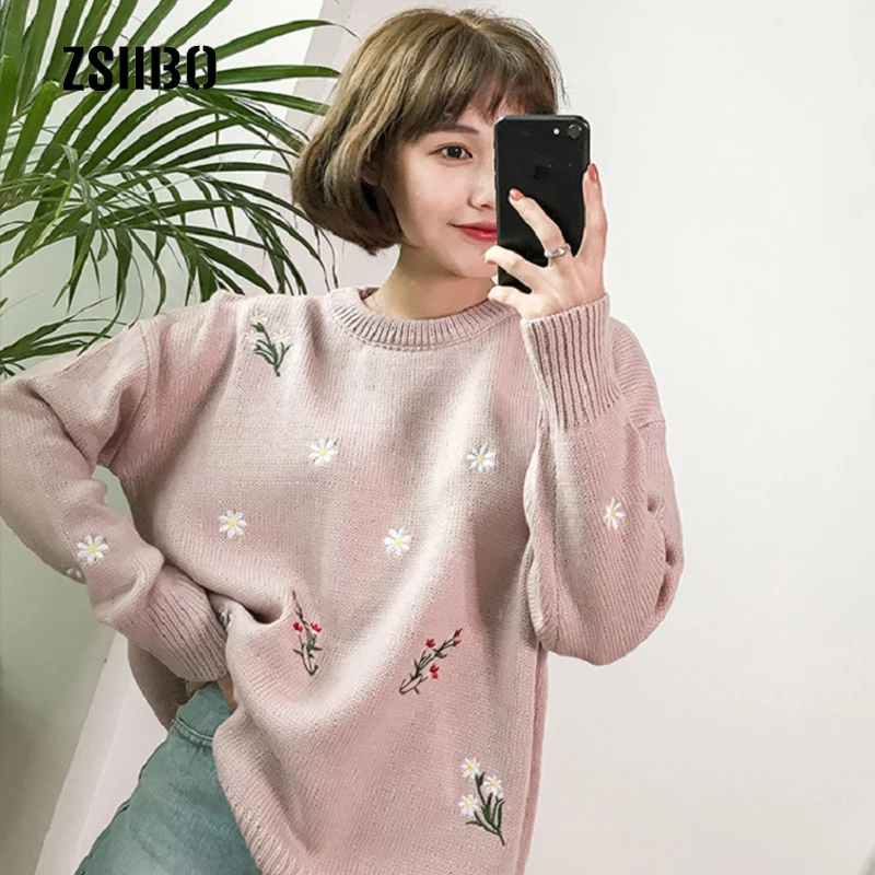 

Winter new embroidery female fun O-neck knit sweater female chic loose casual fashion long sleeve Korean flower sweet sweater