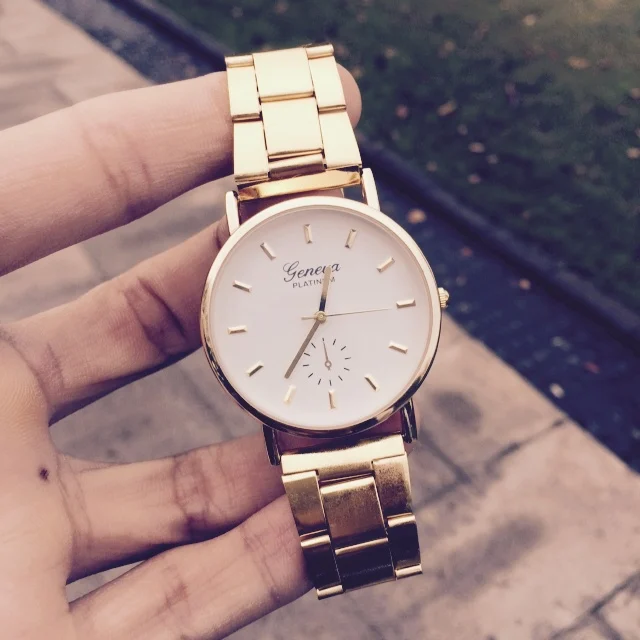 WomenGoldWatch2015NewHighPolishedBraceletWatchWithColorDialClassyAndChicSimpleColorDialWatchGenevaWatch