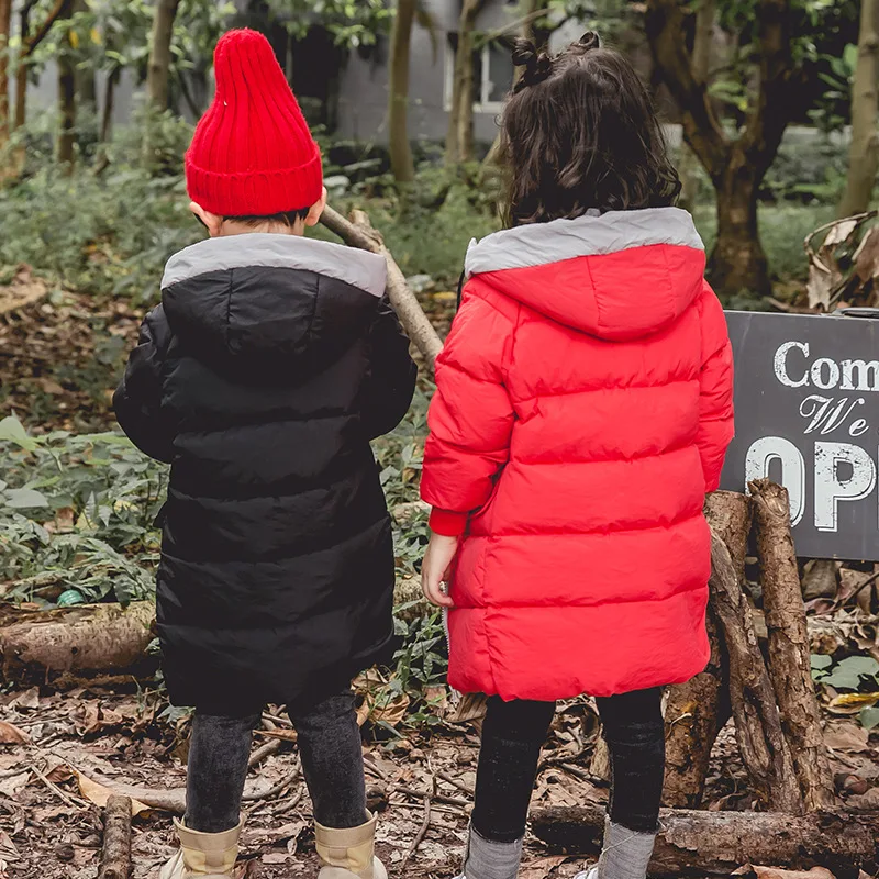 Baratos 2019 nueva chaqueta de invierno para niños y niñas de color sólido con capucha gruesa hacia fuera chaqueta impermeable a prueba de viento
