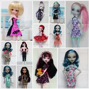 Бесплатная доставка, 16 предметов = 8 одежды + 8 вешалок разных цветов разных стилей кукольная одежда платье для кукол монстров