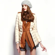 Осенне-зимняя Европейская Высококачественная Брендовая женская куртка с эполетом, с регулируемой талией, белое пуховое пальто, женская теплая одежда