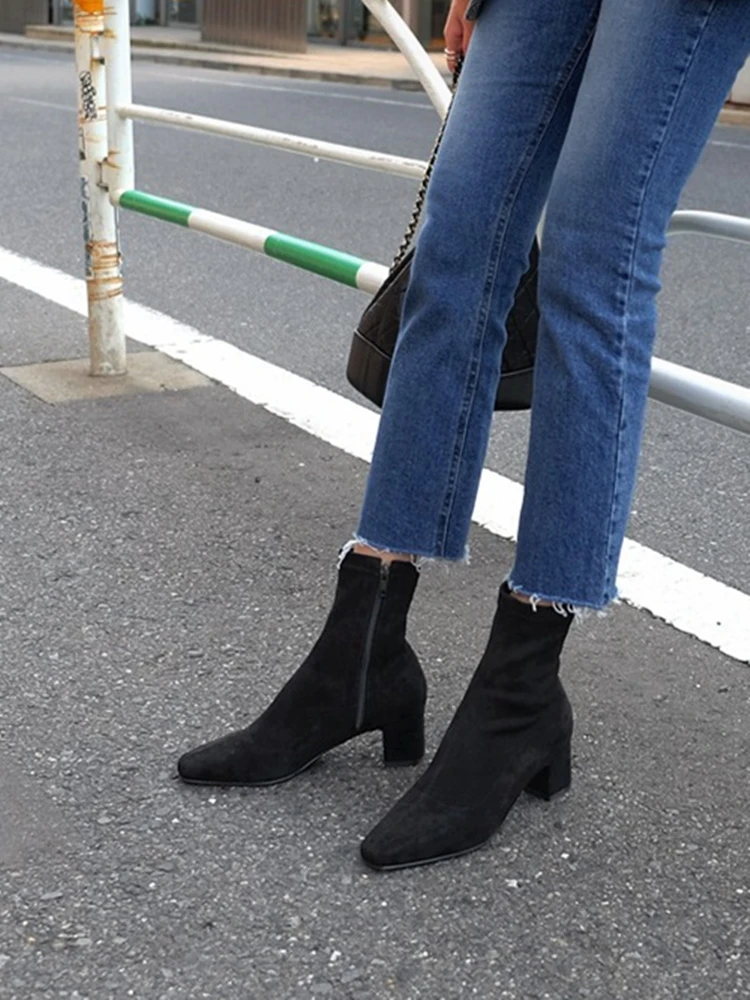 

Women's mid-heeled elastic boots 2019 autumn and winter new square head square ankle boots