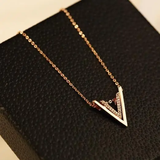 

N120 letter V Famous Luxury Brand Designer Fashion Charm Jewelry Necklace 2016 New short Neckless Women jewlery