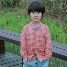 В клетку с длинными рукавами рубашка для мальчиков и Рубашки для мальчиков корейский Повседневное детские школьные рубашки camisafor Обувь для мальчиков галстук-бабочка хлопковая Детская манишка GARCON