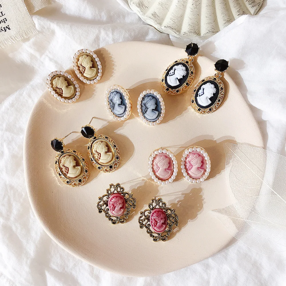 

Retro Painting Earrings For Women Ins Vintage Pearl Fashion Earrings Baroque Court Style Old Portrait Art Earrings Big Dangler