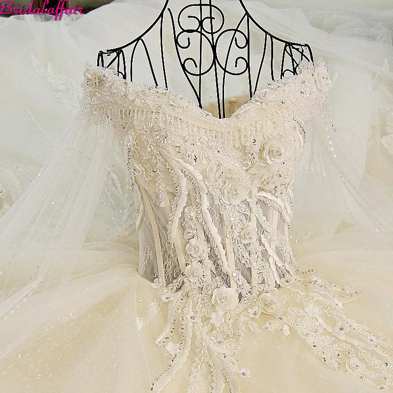 Real Image Luxury Wedding Dresses 2019 Vsetido De Novia Crystals Lace Wedding Dresses Beading Appliques Royal Train Bridal Gowns Real Image Luxury Wedding Dresses 2019 Vsetido De Novia Crystals Lace Wedding Dresses Beading Appliques Royal Train Bridal Gowns