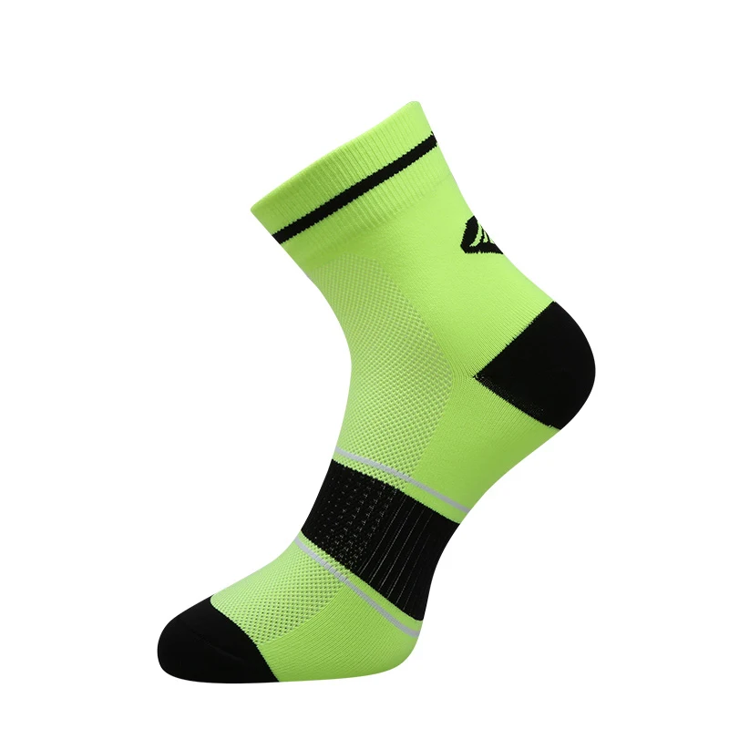 Santic, спортивные носки для велоспорта, дышащие, анти-пот, баскетбольные Носки, для бега, пешего туризма, мужские носки, для велосипеда, велосипеда, Calcetines, Ciclismo, для ног - Цвет: Green